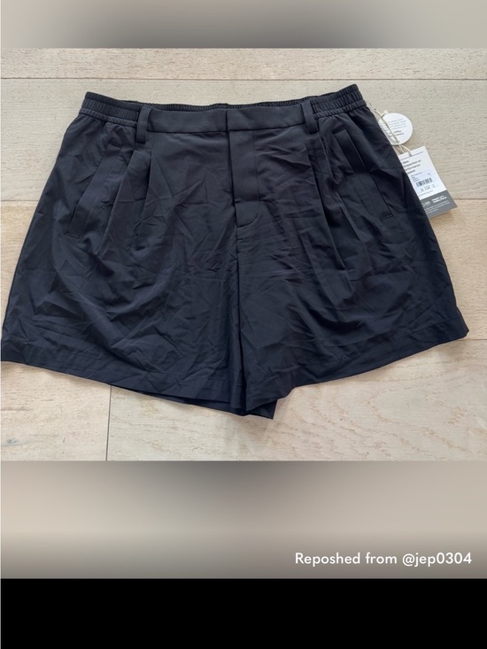 Vuori Pants - Vuori High Waist Athletic Shorts in Black